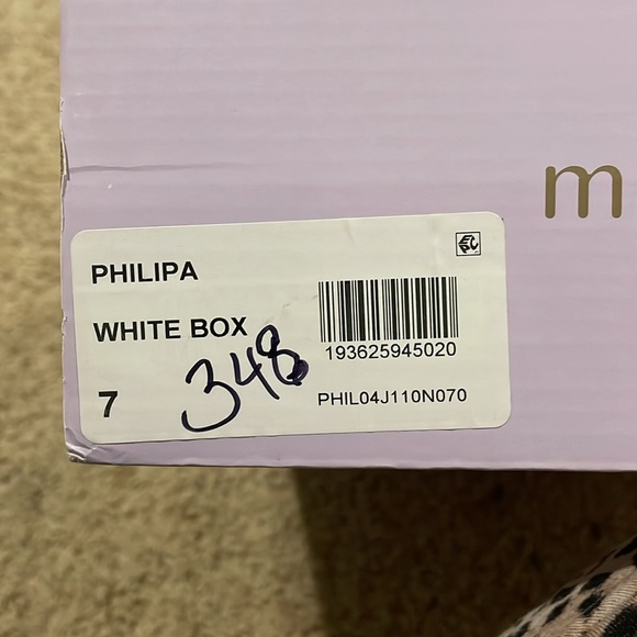 Madden Girl White and Black platform lace up Shoes. New in the box size 7 - Picture 6 of 6